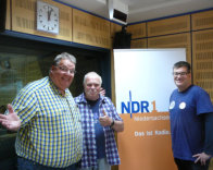 Norbert und Dirk am NDR1-Logo
